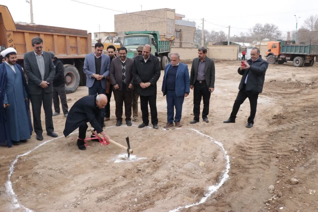 آغاز عملیات ساخت مدرسه خیری در مهریز