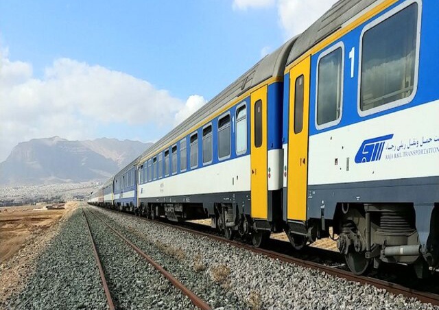 قطار مسافربری یزد ـ اقلید از امروز روی ریل